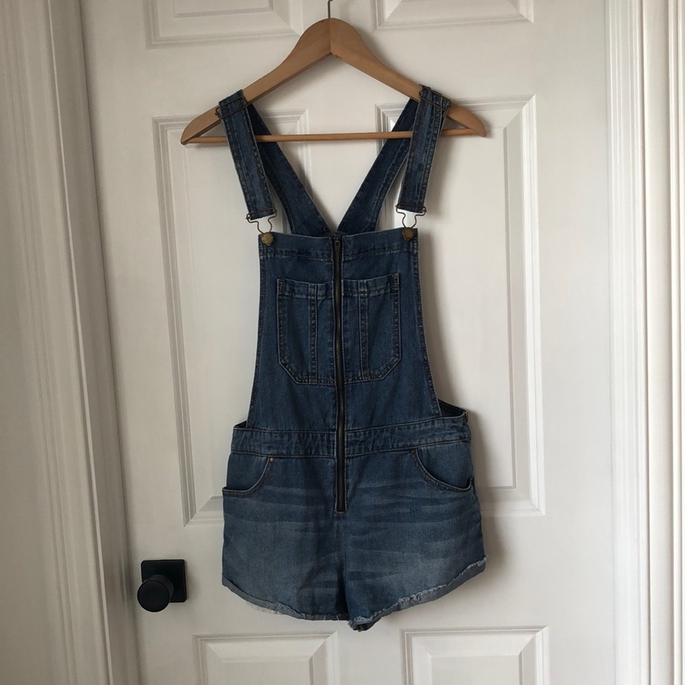 LIKE NEW! Bullhead Denim Overalls - Size M